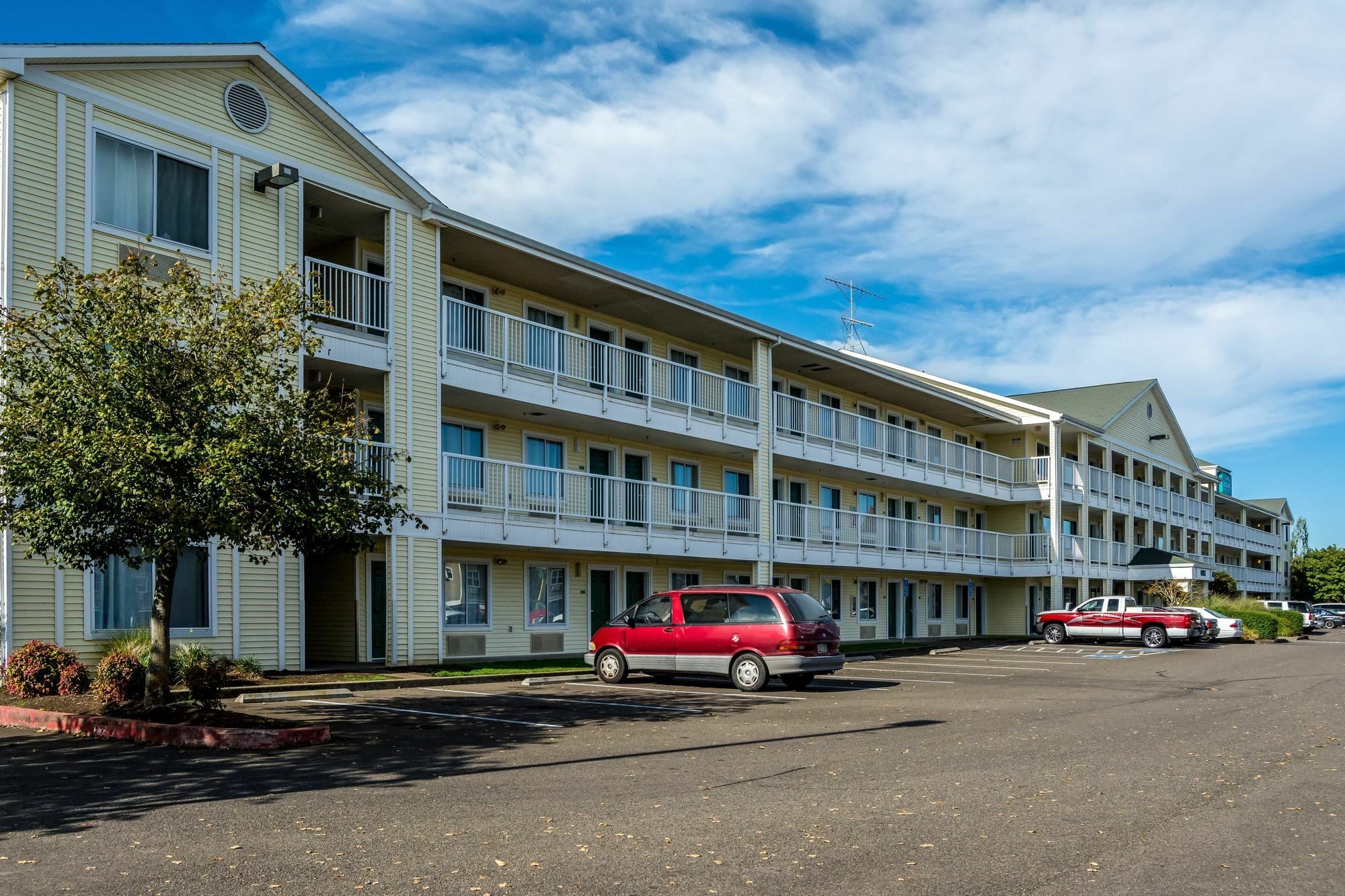 Hometowne Studios By Red Roof Salem, Or Экстерьер фото